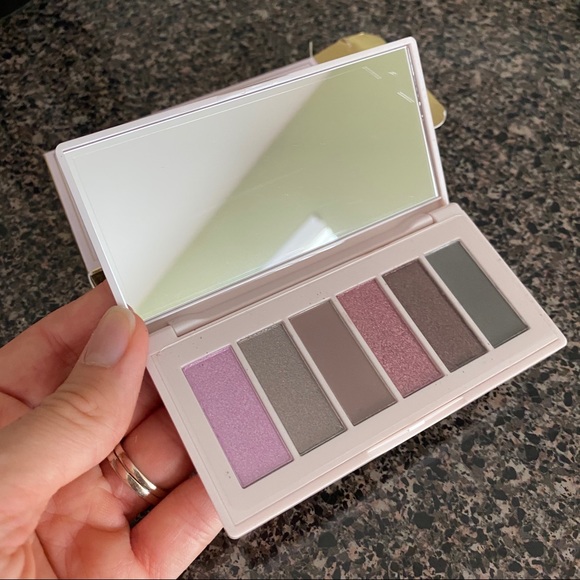 Vineyard Soirée Eyeshadow Palette with Bag New - Picture 7 of 7